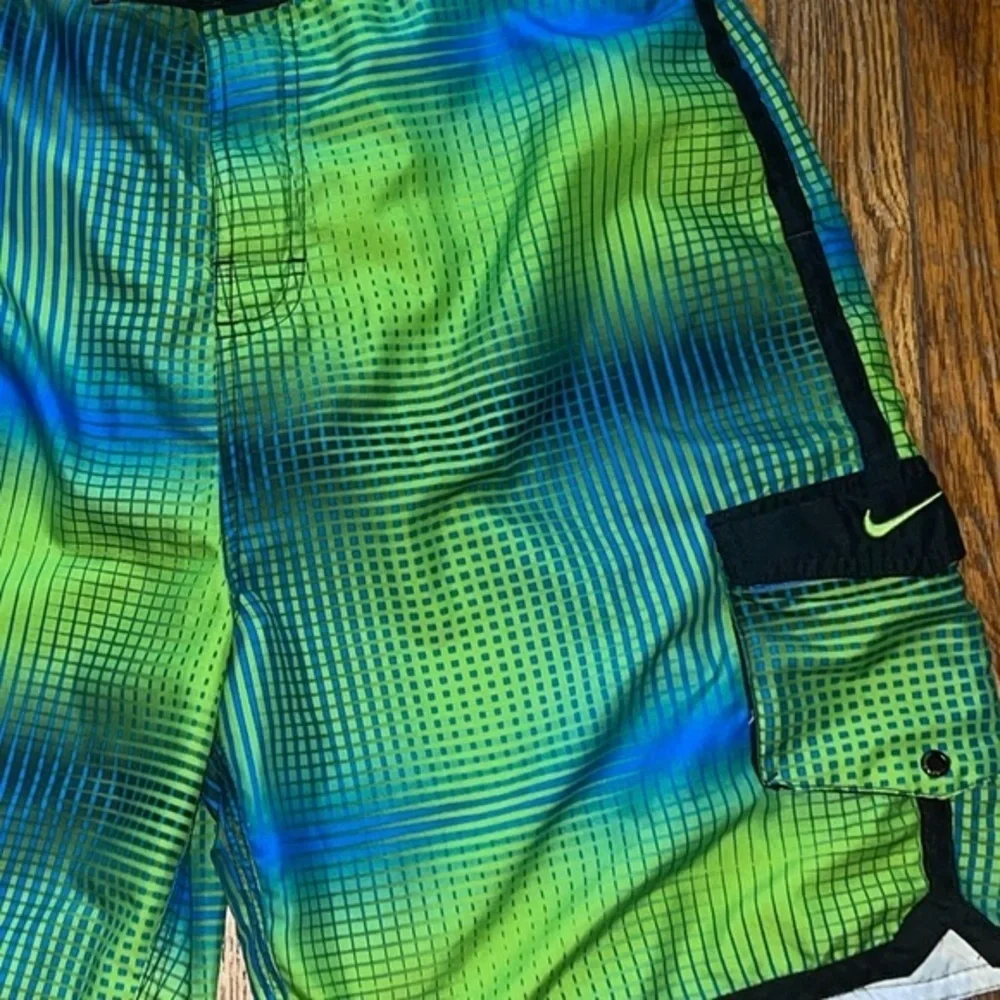 Nike board shorts swim trunks mesh lining graphic